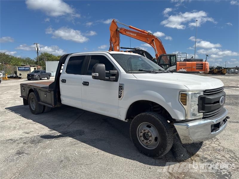 Ford F-350 平ボディー