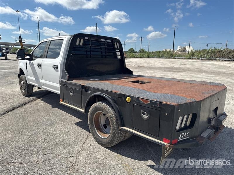 Ford F-350 平ボディー
