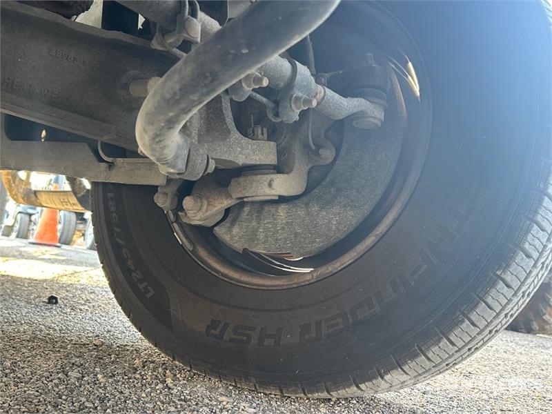 Ford F-350 Tovornjaki s kesonom/platojem