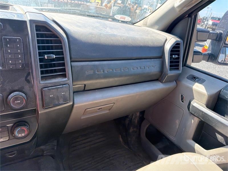 Ford F-350 Tovornjaki s kesonom/platojem