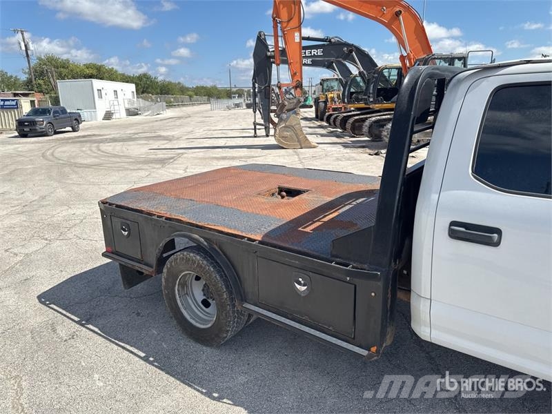 Ford F-350 平ボディー