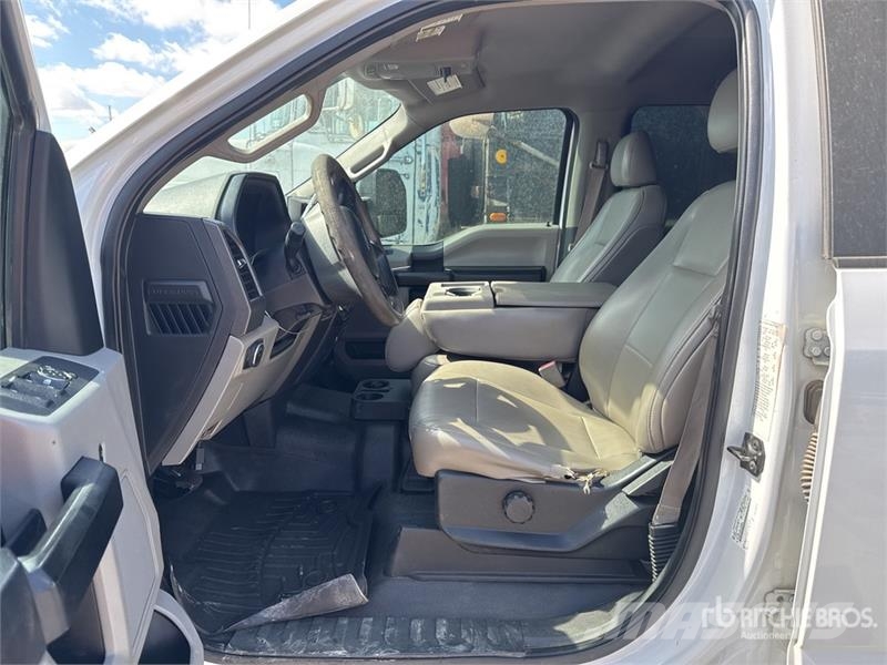 Ford F-350 平ボディー