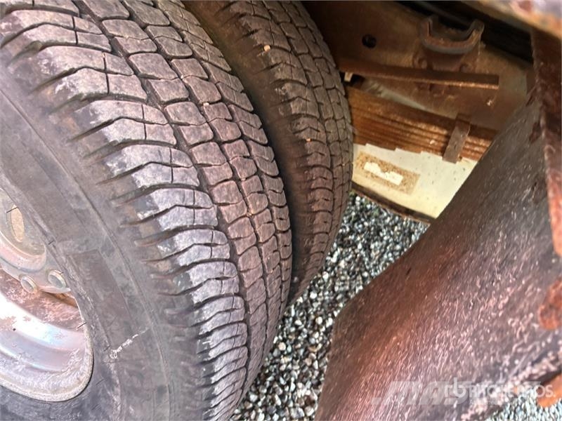 Ford F-350 Вантажівки-платформи/бокове розвантаження