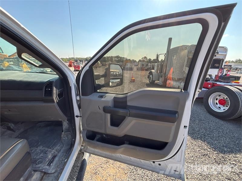 Ford F-350 Cabins and interior