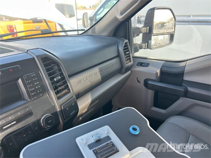 Ford F-350 شاحنات مسطحة/مفصلية الجوانب