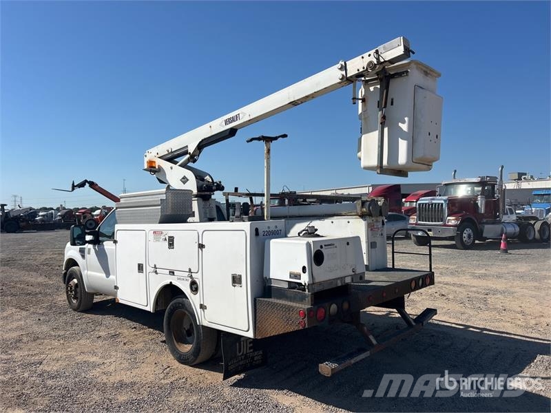 Ford F-350 Plataformas aéreas montadas em caminhão