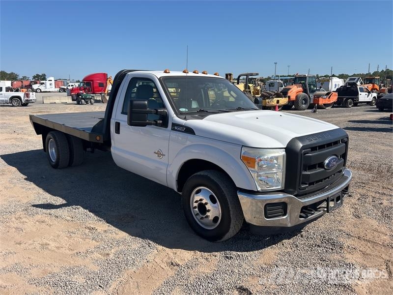 Ford F-350 Pritschenwagen/Pritschenwagen mit Seitenklappe