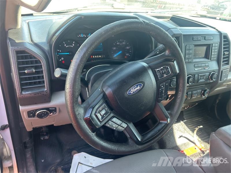 Ford F-350 Tovornjaki s kesonom/platojem