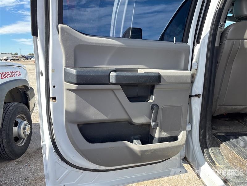 Ford F-350 Tovornjaki s kesonom/platojem