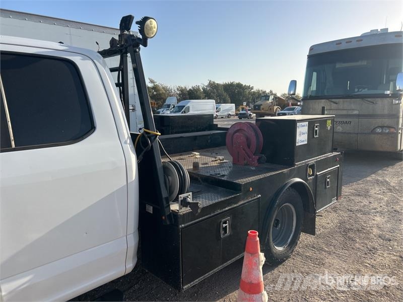 Ford F-350 شاحنات مسطحة/مفصلية الجوانب
