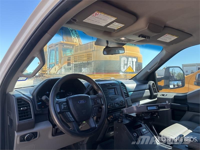 Ford F-350 Ciężarówki typu Platforma / Skrzynia