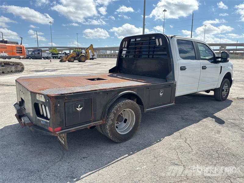 Ford F-350 平ボディー