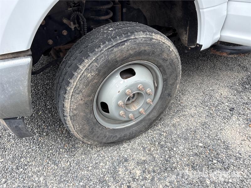 Ford F-350 Tovornjaki s kesonom/platojem