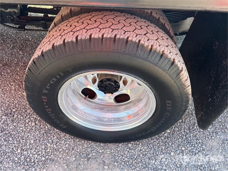 Ford F-350 Pritschenwagen/Pritschenwagen mit Seitenklappe