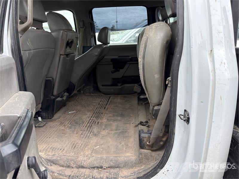 Ford F-350 Tovornjaki s kesonom/platojem