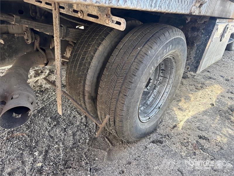 Ford F-350 Platós / Ponyvás teherautók