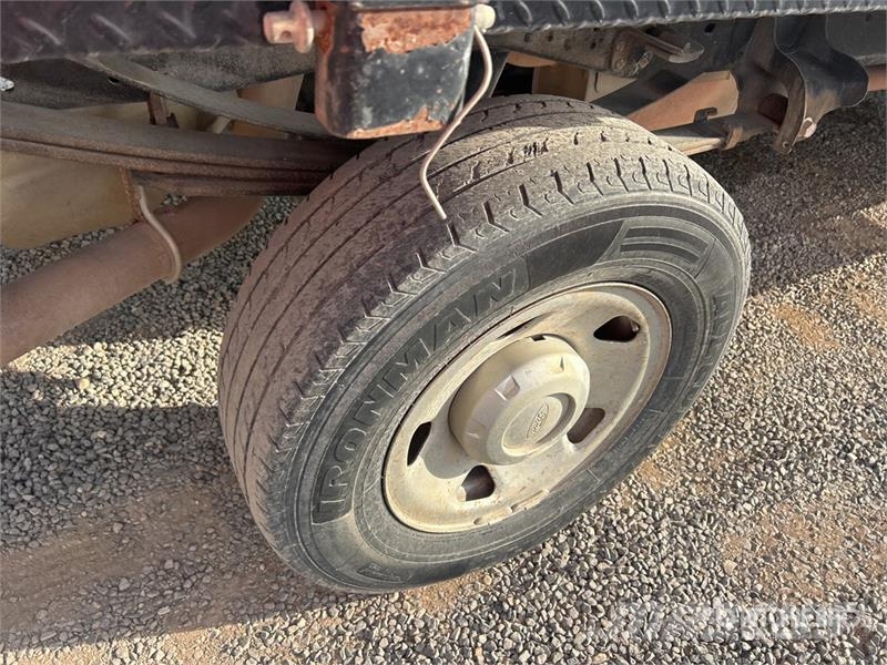 Ford F-350 Pritschenwagen/Pritschenwagen mit Seitenklappe