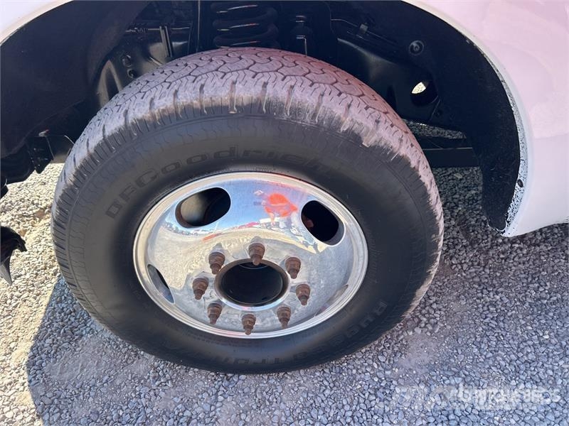 Ford F-350 Pritschenwagen/Pritschenwagen mit Seitenklappe