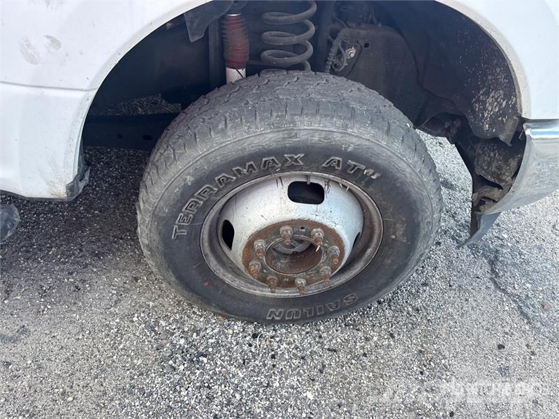 Ford F-350 Camiones de cama baja