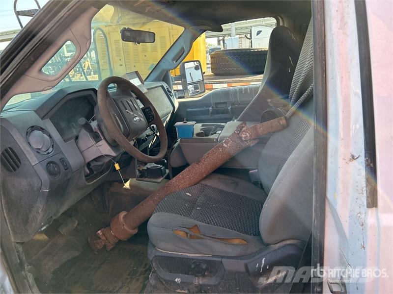 Ford F-350 Вантажівки-платформи/бокове розвантаження