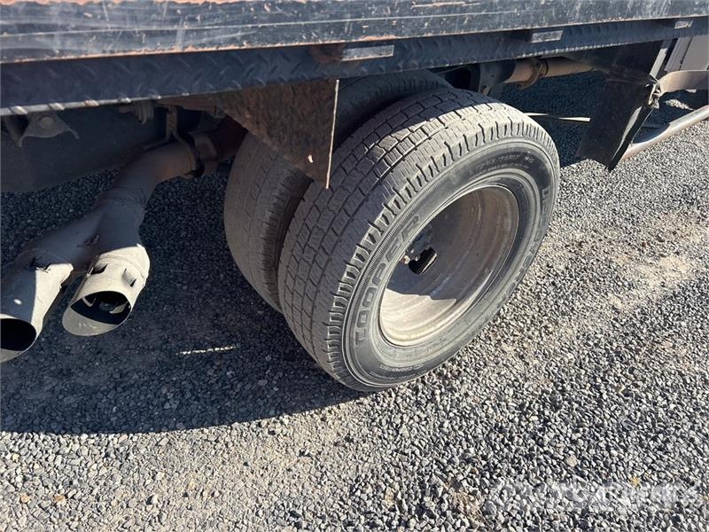 Ford F-350 Tovornjaki s kesonom/platojem