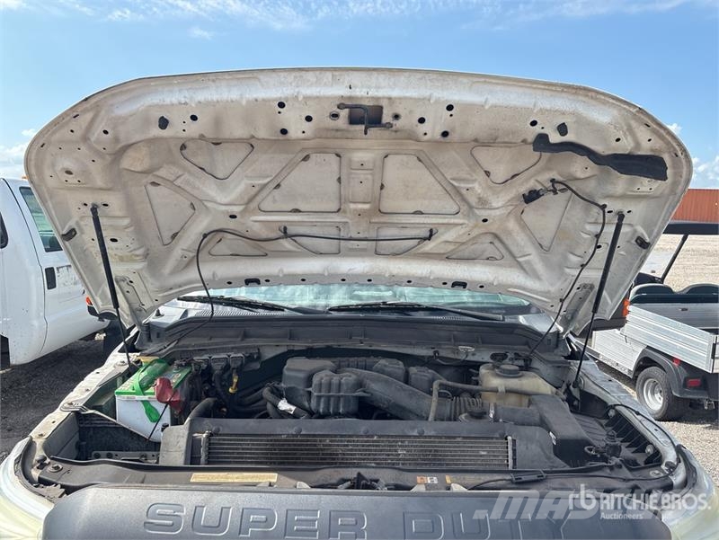 Ford F-350 Ohjaamot ja sisustat