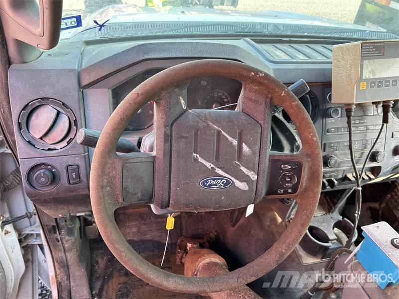 Ford F-350 Вантажівки-платформи/бокове розвантаження