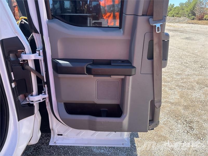 Ford F-350 Ciężarówki typu Platforma / Skrzynia