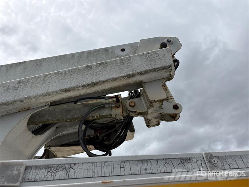 Ford F-350 Truck mounted platforms