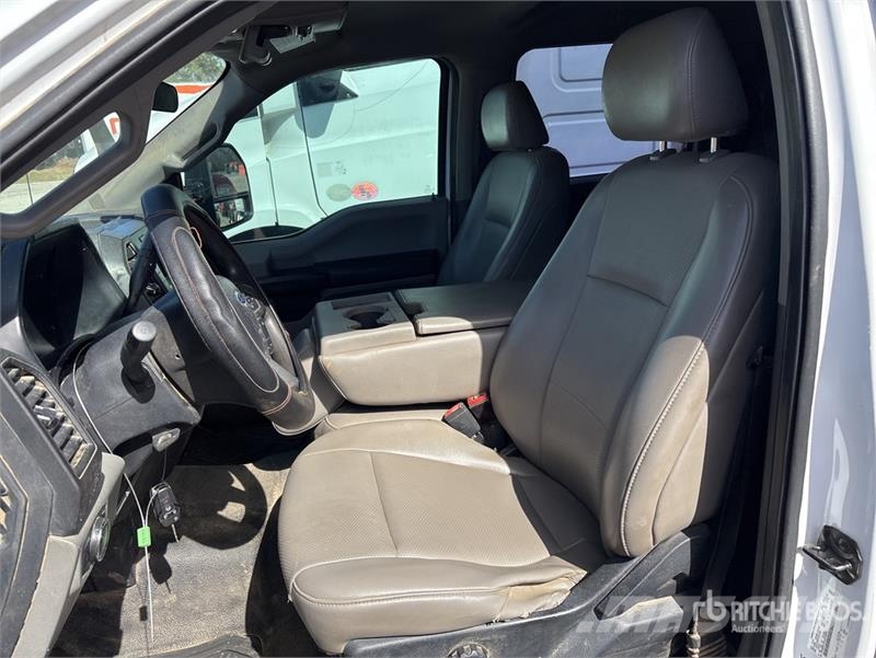 Ford F-350 Tovornjaki s kesonom/platojem