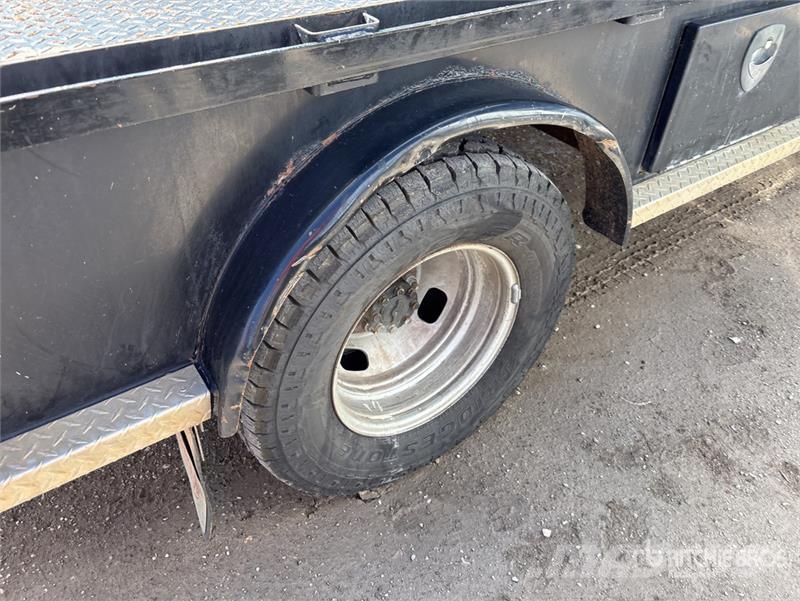 Ford F-350 Tovornjaki s kesonom/platojem