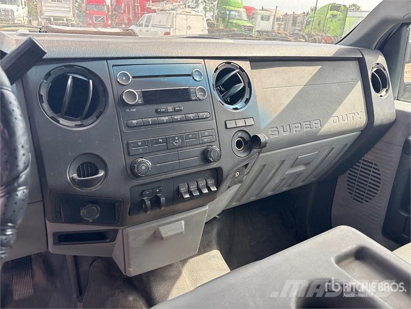 Ford F-350 Ohjaamot ja sisustat