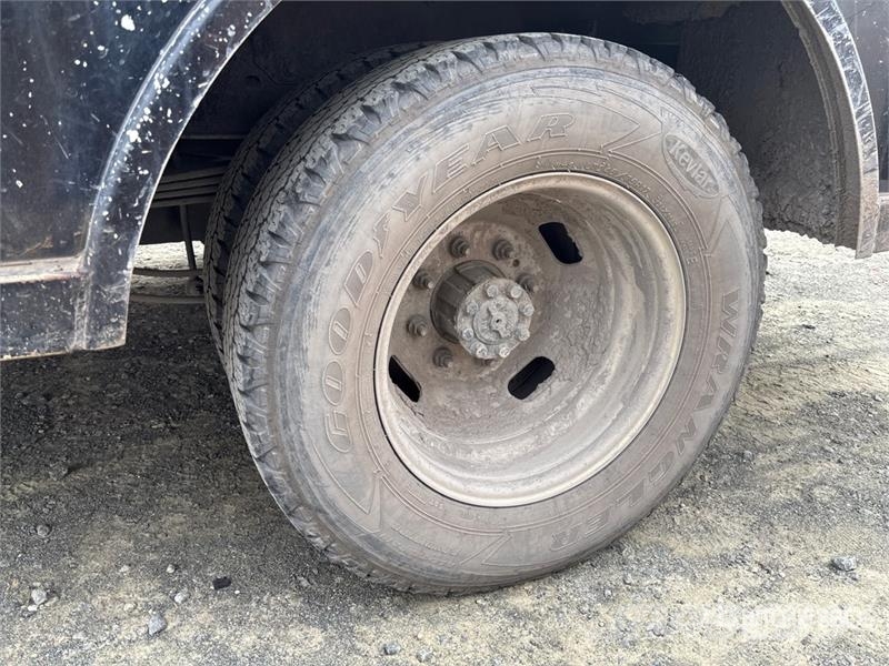 Ford F-350 Platós / Ponyvás teherautók
