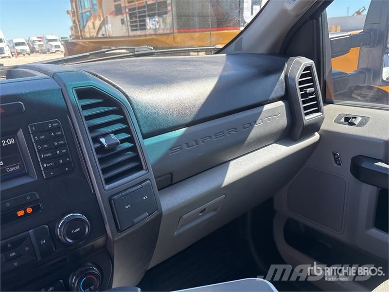 Ford F-350 Ciężarówki typu Platforma / Skrzynia