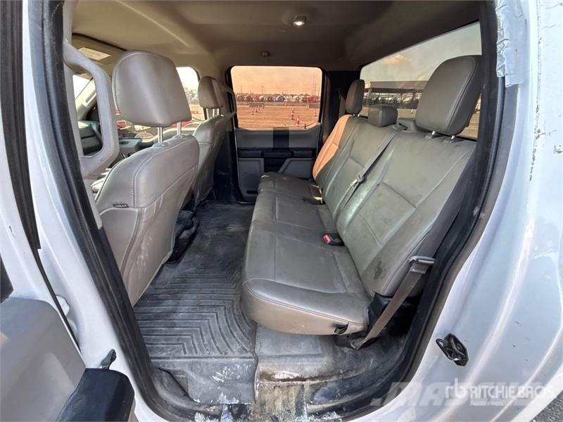 Ford F-350 Cabins and interior
