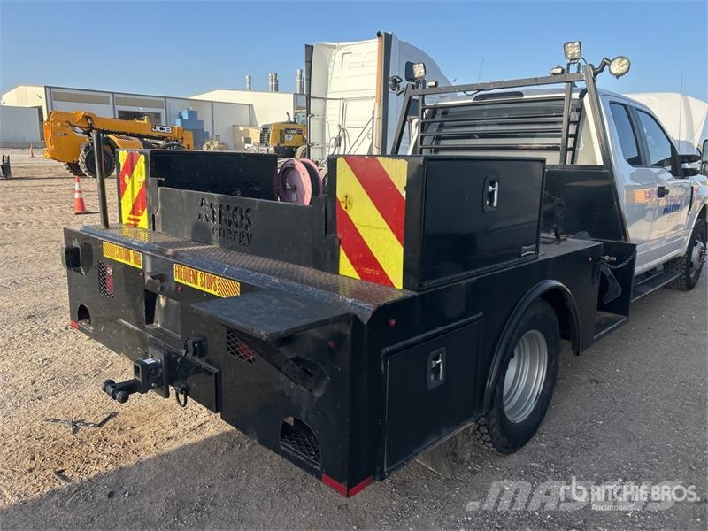 Ford F-350 شاحنات مسطحة/مفصلية الجوانب