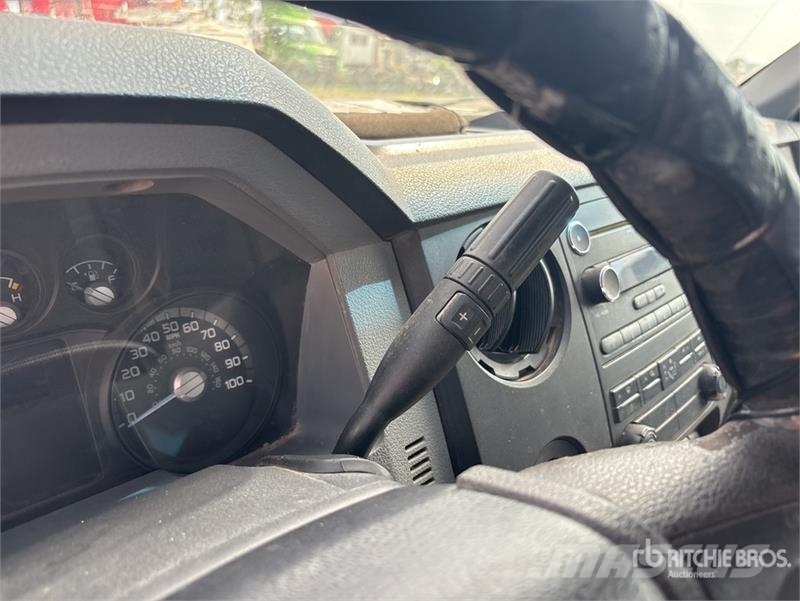 Ford F-350 Ohjaamot ja sisustat