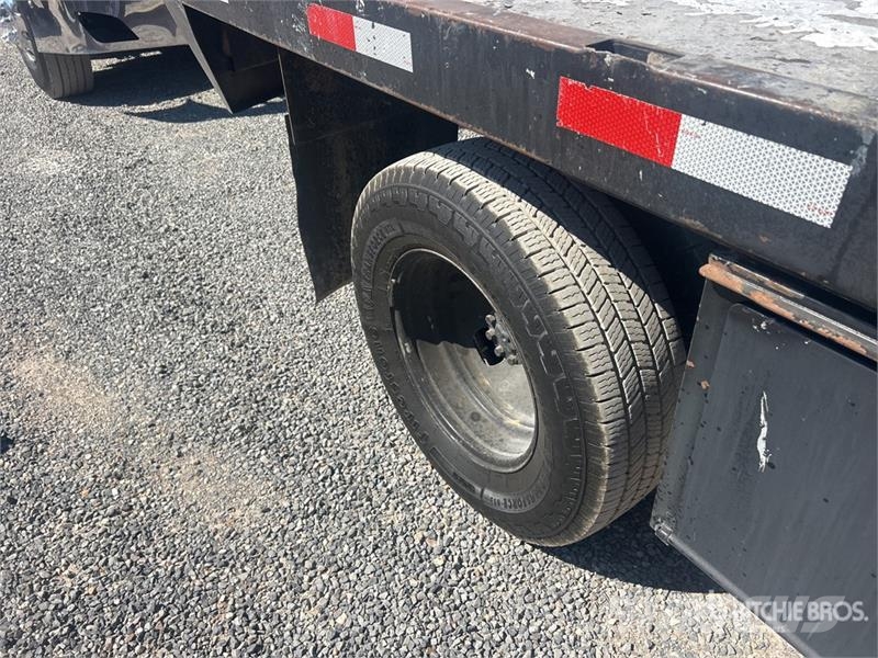 Ford F-350 Tovornjaki s kesonom/platojem