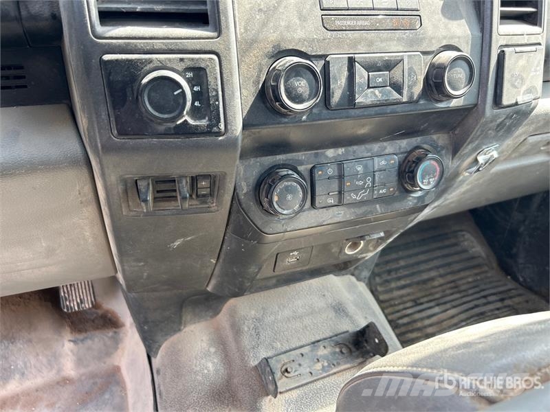 Ford F-350 플랫베드/드롭사이드 트럭