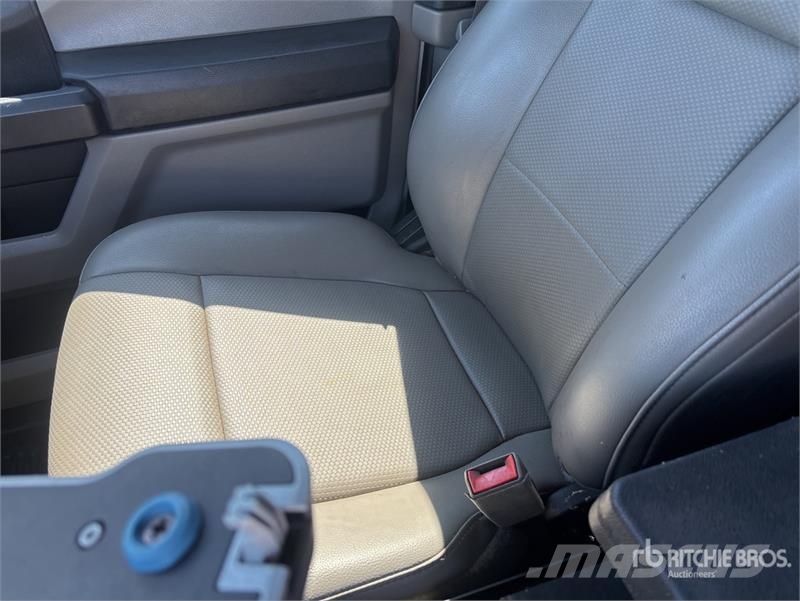 Ford F-350 Ciężarówki typu Platforma / Skrzynia