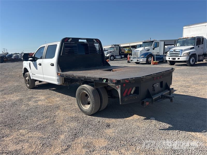 Ford F-350 Tovornjaki s kesonom/platojem