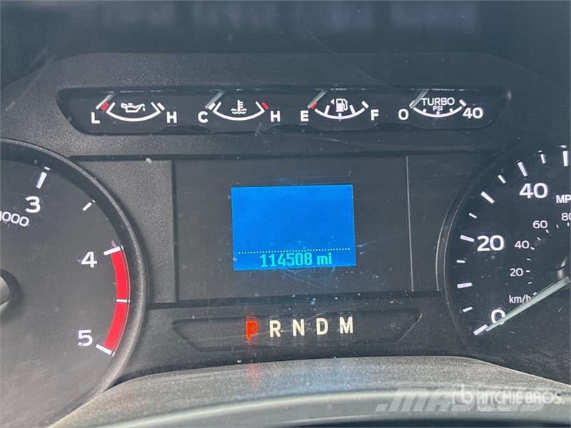 Ford F-350 Platós / Ponyvás teherautók