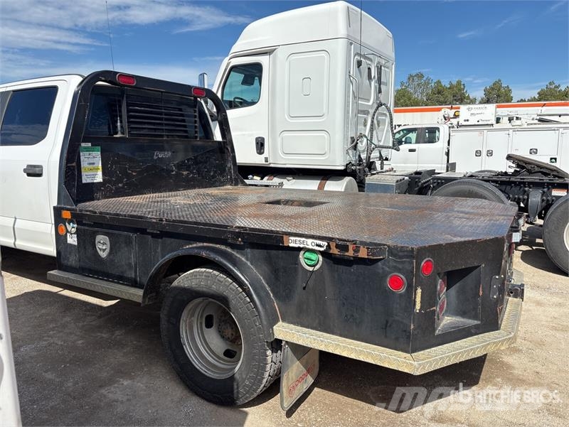Ford F-350 Tovornjaki s kesonom/platojem