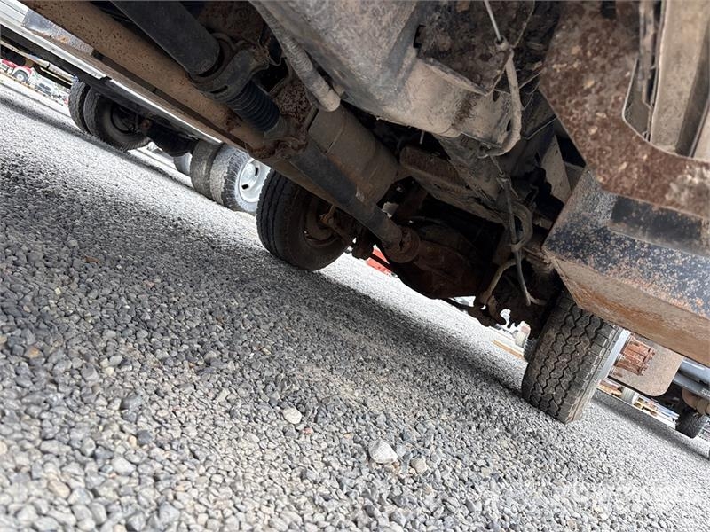 Ford F-350 Tovornjaki s kesonom/platojem