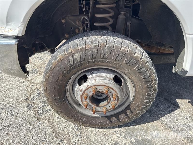 Ford F-350 平ボディー