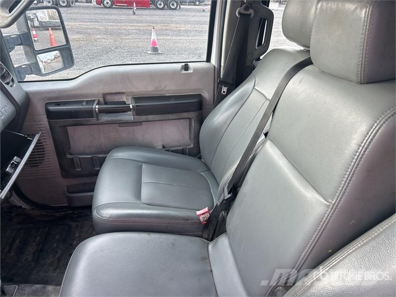 Ford F-350 Pritschenwagen/Pritschenwagen mit Seitenklappe