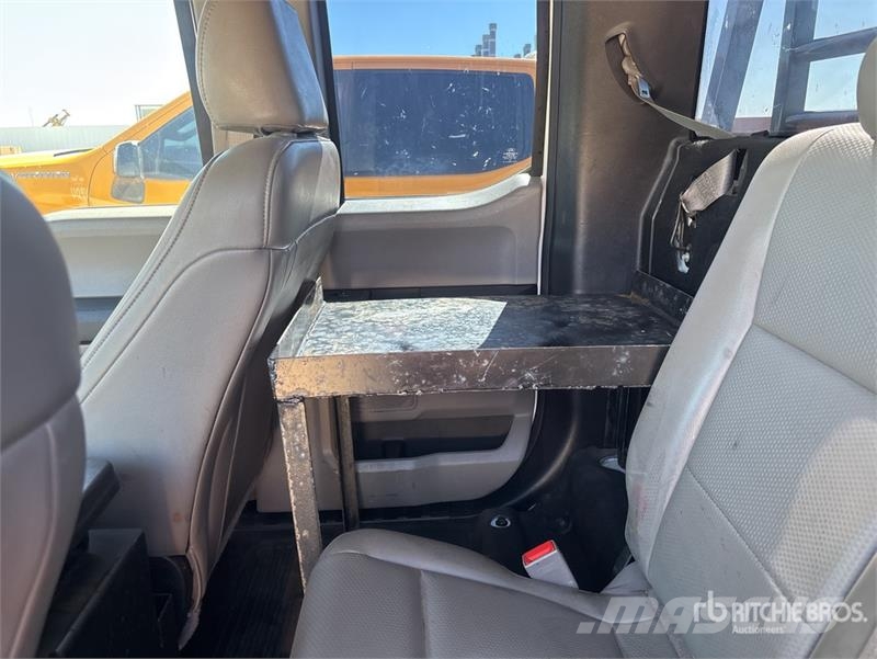 Ford F-350 Ciężarówki typu Platforma / Skrzynia