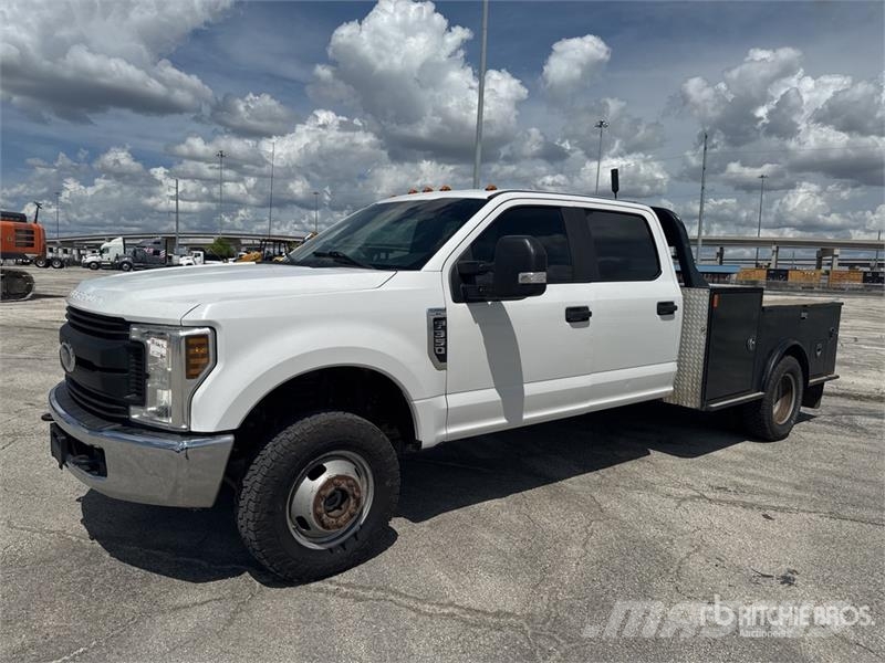 Ford F-350 平ボディー