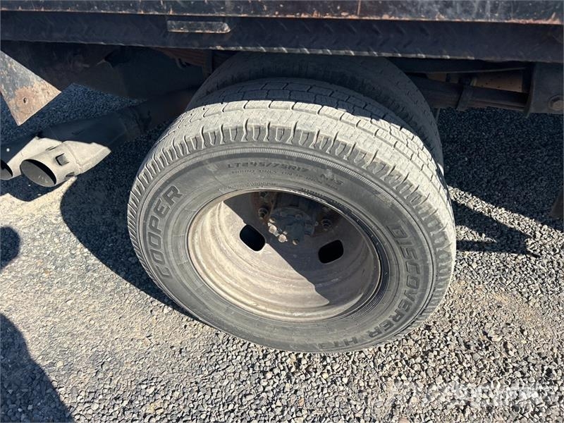 Ford F-350 Tovornjaki s kesonom/platojem