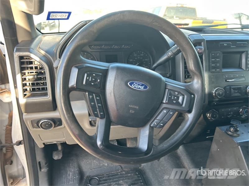 Ford F-350 شاحنات مسطحة/مفصلية الجوانب